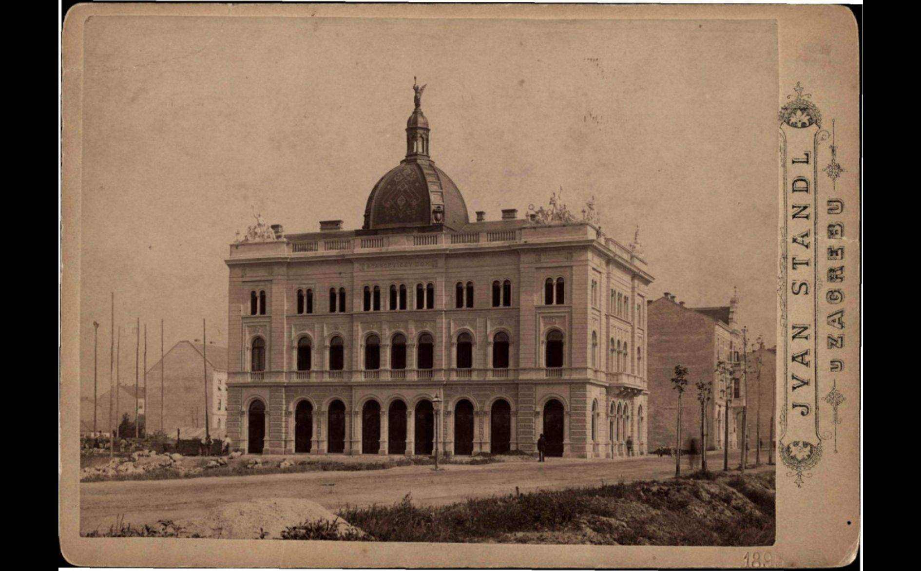 Zgrada na Starčevićevom trgu br. 6 1895. godine, tzv. Starčevićev dom, izgrađen 1894-95. god. prema projektu Lea Hönigsberga i Julia Deutscha (Foto Ivan Standl)